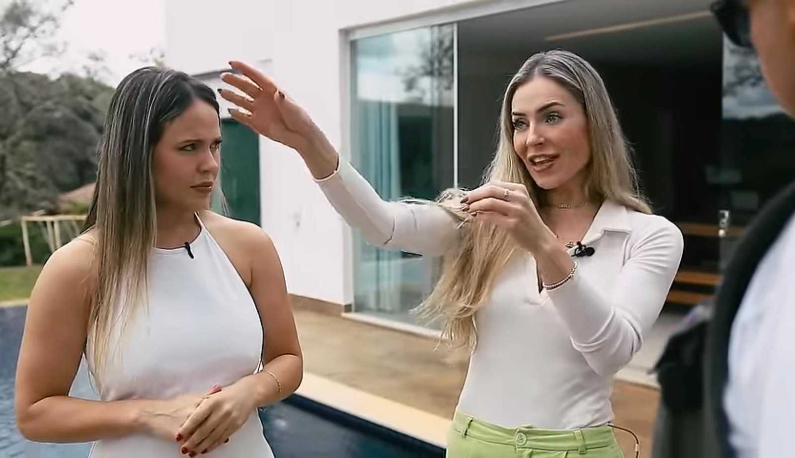 Paula Sperling e sua irmã Mônica Sperling avistam estranha criatura na floresta